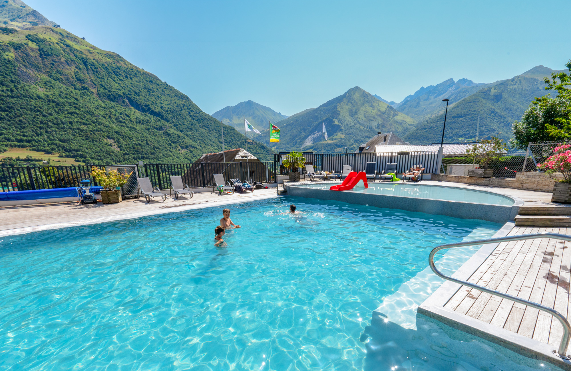 camping-avec-piscine-hautes-pyrenees